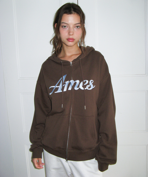 AMESWORLDWIDE(アメスワールドワイド)の「STANDARD LOGO HOODIE ZIP-UP BROWN(パーカー・レディース・その他・SMALL/MEDIUM)」の2枚目の写真