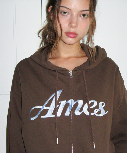 AMESWORLDWIDE(アメスワールドワイド)の「STANDARD LOGO HOODIE ZIP-UP BROWN(パーカー・レディース・その他・SMALL/MEDIUM)」の4枚目の写真