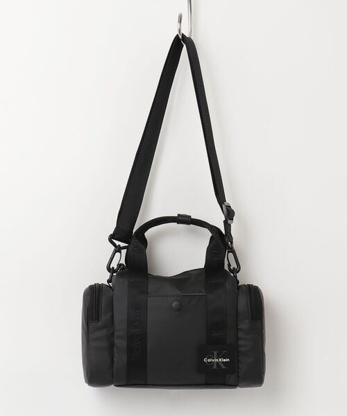 Calvin Klein(カルバン・クライン)の「クロスボディバッグ - ラバライズドクロスボディバッグ(ショルダーバッグ・メンズ・カーキ/ブラック・FREE)」の6枚目の写真