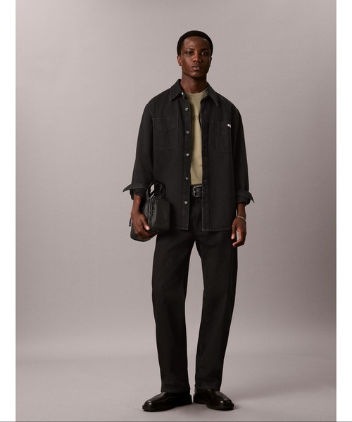 Calvin Klein(カルバン・クライン)の「クロスボディバッグ - ラバライズドクロスボディバッグ(ショルダーバッグ・メンズ・カーキ/ブラック・FREE)」の7枚目の写真