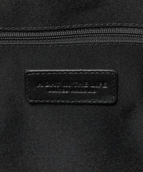 A DAY IN THE LIFE UNITED ARROWS(アデイインザライフユナイテッドアローズ)の「スムースレザー スクエア トートバッグ<A DAY IN THE LIFE>(トートバッグ・メンズ・ブラック・FREE)」の9枚目の写真