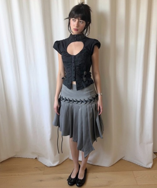 into.eight（イントゥエイト）の「【into.eight】crystal top / 【イントゥエイト】カットアウトサイドベルト半袖ブラウス（シャツ/ブラウス・レディース・イエロー/ライトブルー/ブラック/ホワイト・S）」の9枚目の写真