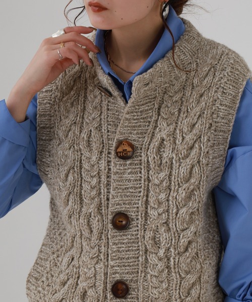 FUNALIVE(ファンアライブ)の「HIMALAYAN CLIMBER'S HAND-KNIT 手編み前開きベスト(ベスト・メンズ・ネイビー/ライトグレー・M/L)」の3枚目の写真