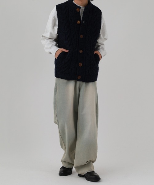 FUNALIVE(ファンアライブ)の「HIMALAYAN CLIMBER'S HAND-KNIT 手編み前開きベスト(ベスト・メンズ・ネイビー/ライトグレー・M/L)」の16枚目の写真