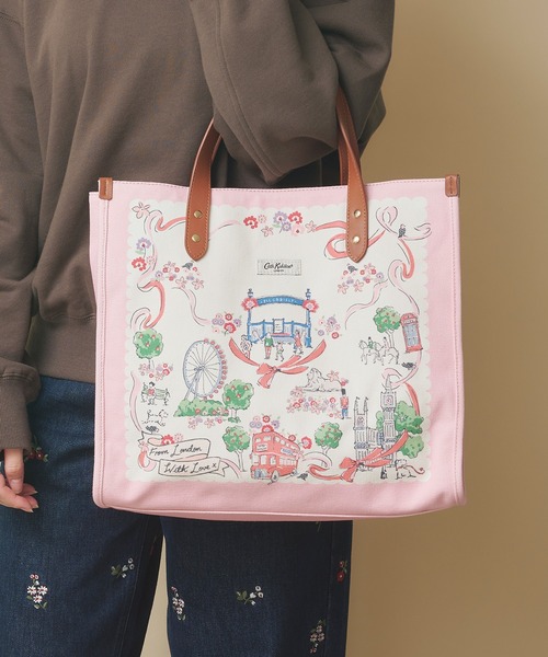 Cath Kidston(キャスキッドソン)の「レザーハンドルスクエアトートバッグ(トートバッグ・レディース・ネイビー/ピンク/ブルー・FREE)」の13枚目の写真
