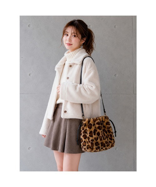 tokohana(トコハナ)の「フェイクファー 巾着 ショルダーバッグ レディース ファーバッグ ミニバッグ 巾着バッグ 軽量 秋冬 斜め掛け 2WAY ふわふわ トレンド(ショルダーバッグ・レディース・ブラック/アイボリー/モカ/ブラウン系その他/グレイッシュベージュ・FREE)」の7枚目の写真