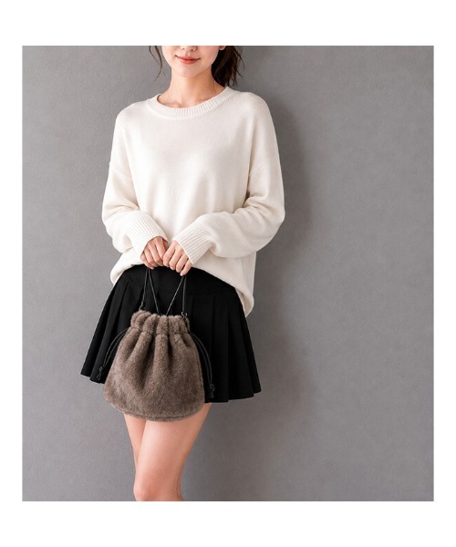 tokohana(トコハナ)の「フェイクファー 巾着 ショルダーバッグ レディース ファーバッグ ミニバッグ 巾着バッグ 軽量 秋冬 斜め掛け 2WAY ふわふわ トレンド(ショルダーバッグ・レディース・ブラック/アイボリー/モカ/ブラウン系その他/グレイッシュベージュ・FREE)」の10枚目の写真