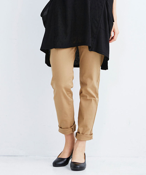 Live in comfort（リブインコンフォート）の「【股下丈が選べる】リブ　イン　コンフォート　美脚キャロットラインのストレッチカラーパンツ　　　（その他パンツ・レディース・カーキ/イエロー/ピンク/ホワイト/キャメル/ブラック/ネイビー/ベージュ/チェック/ホワイト系その他/ブラック系その他・8/4/3/9/10/1/11/6/13/7/12/2/5）」の9枚目の写真