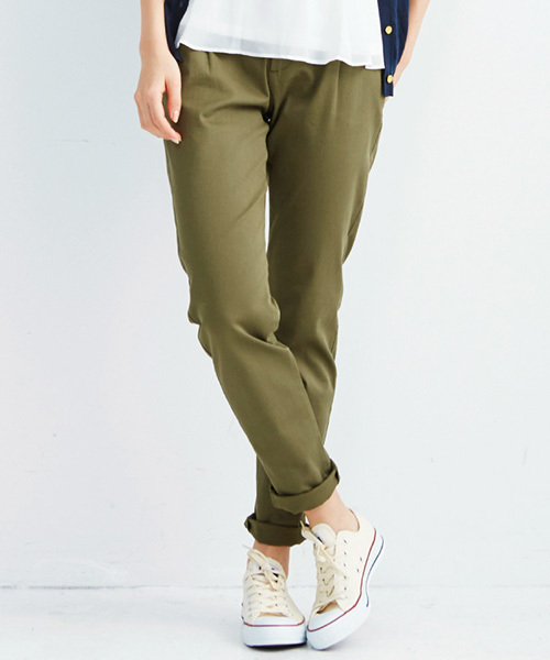 Live in comfort（リブインコンフォート）の「【股下丈が選べる】リブ　イン　コンフォート　美脚キャロットラインのストレッチカラーパンツ　　　（その他パンツ・レディース・カーキ/イエロー/ピンク/ホワイト/キャメル/ブラック/ネイビー/ベージュ/チェック/ホワイト系その他/ブラック系その他・8/4/3/9/10/1/11/6/13/7/12/2/5）」の6枚目の写真