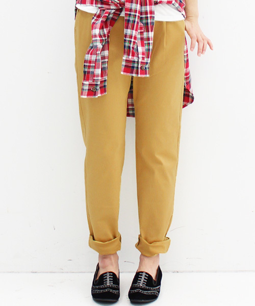 Live in comfort（リブインコンフォート）の「【股下丈が選べる】リブ　イン　コンフォート　美脚キャロットラインのストレッチカラーパンツ　　　（その他パンツ・レディース・カーキ/イエロー/ピンク/ホワイト/キャメル/ブラック/ネイビー/ベージュ/チェック/ホワイト系その他/ブラック系その他・8/4/3/9/10/1/11/6/13/7/12/2/5）」の8枚目の写真