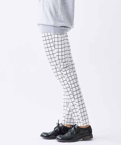 Live in comfort（リブインコンフォート）の「【股下丈が選べる】リブ　イン　コンフォート　美脚キャロットラインのストレッチカラーパンツ　　　（その他パンツ・レディース・カーキ/イエロー/ピンク/ホワイト/キャメル/ブラック/ネイビー/ベージュ/チェック/ホワイト系その他/ブラック系その他・8/4/3/9/10/1/11/6/13/7/12/2/5）」の15枚目の写真