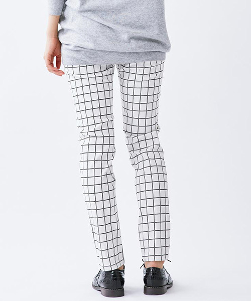 Live in comfort（リブインコンフォート）の「【股下丈が選べる】リブ　イン　コンフォート　美脚キャロットラインのストレッチカラーパンツ　　　（その他パンツ・レディース・カーキ/イエロー/ピンク/ホワイト/キャメル/ブラック/ネイビー/ベージュ/チェック/ホワイト系その他/ブラック系その他・8/4/3/9/10/1/11/6/13/7/12/2/5）」の16枚目の写真