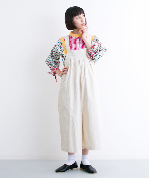 MERLOT（メルロー）の「フロントタックサロペット 2263（サロペット/オーバーオール・レディース・ブラック/カーキ/ベージュ/ネイビー・FREE）」の2枚目の写真