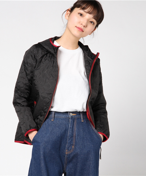 AIGLE(エーグル)の「W ピンソニックフーデッドジャケット(パーカー・レディース・ブラック/レッド・36/40/38)」の2枚目の写真