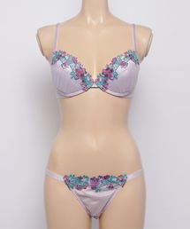 Ravijour（ラヴィジュール）の「BLOOMING ビューティーリフトブラ