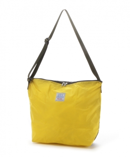 niko and...（ニコアンド）の「[CITY CREEK]パッカブルショルダー（ショルダーバッグ・レディース・ブラック/ライトイエロー/ピンク/セージグリーン/グレー・0）」の5枚目の写真