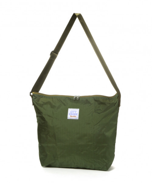 niko and...（ニコアンド）の「[CITY CREEK]パッカブルショルダー（ショルダーバッグ・レディース・ブラック/ライトイエロー/ピンク/セージグリーン/グレー・0）」の4枚目の写真