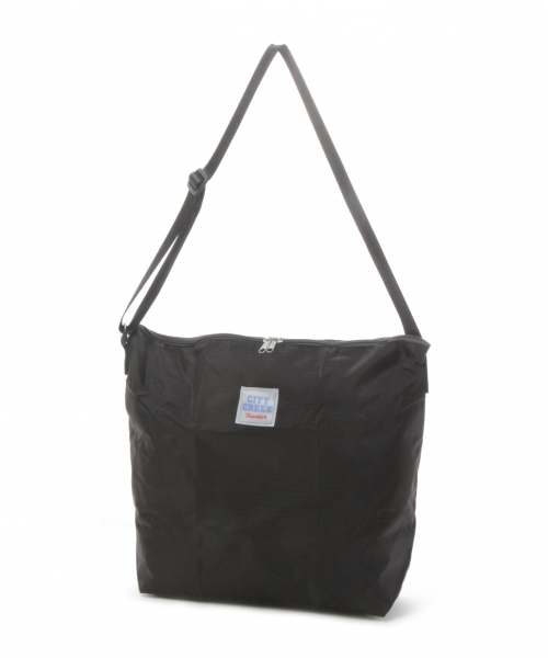 niko and...（ニコアンド）の「[CITY CREEK]パッカブルショルダー（ショルダーバッグ・レディース・ブラック/ライトイエロー/ピンク/セージグリーン/グレー・0）」の2枚目の写真