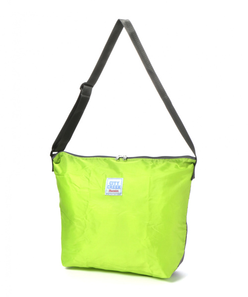 niko and...（ニコアンド）の「[CITY CREEK]パッカブルショルダー（ショルダーバッグ・レディース・ブラック/ライトイエロー/ピンク/セージグリーン/グレー・0）」の3枚目の写真