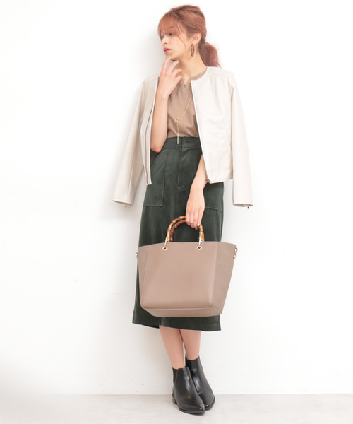 N.(N. Natural Beauty Basic)(エヌエヌナチュラルビューティーベーシック)の「◆フェイクレザーノーカラーブルゾン(ブルゾン・レディース・ホワイト/ブラック/ベージュ・SMALL/MEDIUM)」の4枚目の写真