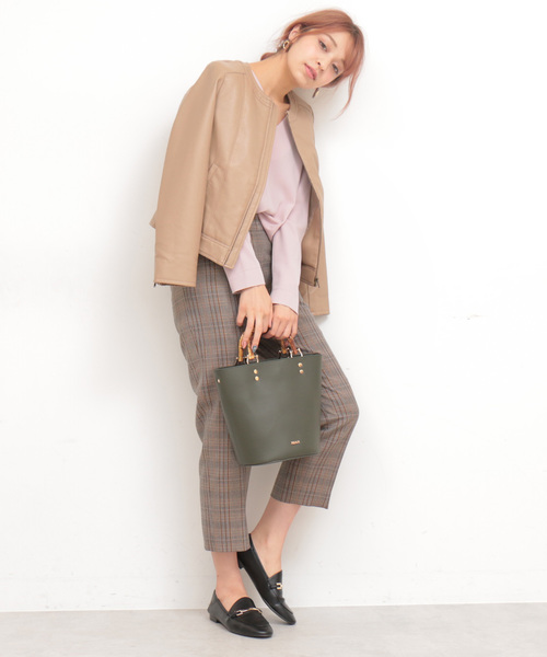 N.(N. Natural Beauty Basic)(エヌエヌナチュラルビューティーベーシック)の「◆フェイクレザーノーカラーブルゾン(ブルゾン・レディース・ホワイト/ブラック/ベージュ・SMALL/MEDIUM)」の11枚目の写真