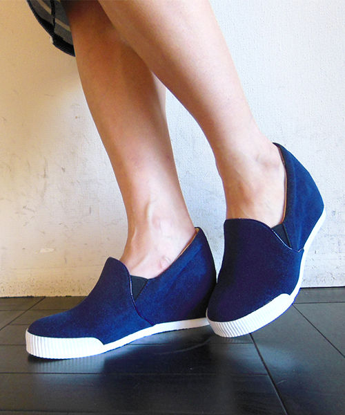 WHO'S WHO gallery（フーズフーギャラリー）の「インヒールスリッポン（スニーカー・レディース・ベージュ/ブラック/ネイビー/シルバー/その他22・SMALL/MEDIUM/LARGE）」の3枚目の写真