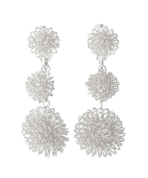 ANEMONE（アネモネ）の「ポンポンフラワーの連なりイヤリング（イヤリング・レディース・シルバー/ゴールド・FREE）」の3枚目の写真