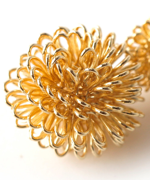 ANEMONE（アネモネ）の「ポンポンフラワーの連なりイヤリング（イヤリング・レディース・シルバー/ゴールド・FREE）」の5枚目の写真