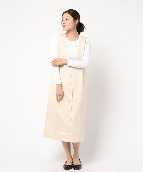 KOBE LETTUCE(コウベレタス)の「フロントボタンポンチVネックジャンスカワンピース(ジャンパースカート・レディース・ブラック/アイボリー/モカ・FREE)」の1枚目の写真