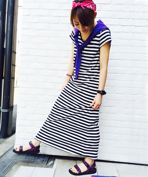 X-girl（エックスガール）の「BASIC BORDER MAXI DRESS（ワンピース・レディース・レッド/イエロー/ネイビー・1/2）」の2枚目の写真