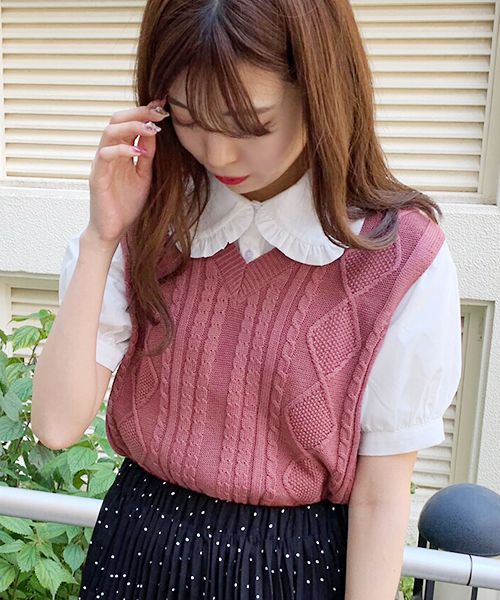 apres jour（アプレジュール）の「ケーブルＶニットベスト【ZOZOTOWN限定アイテム】（ニット/セーター・レディース・ブルー/ライトグリーン/アイボリー/スモークピンク・フリー）」の4枚目の写真