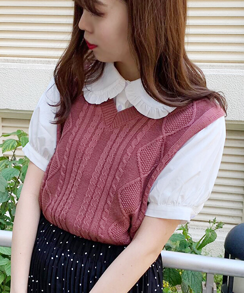 apres jour（アプレジュール）の「ケーブルＶニットベスト【ZOZOTOWN限定アイテム】（ニット/セーター・レディース・ブルー/ライトグリーン/アイボリー/スモークピンク・フリー）」の6枚目の写真