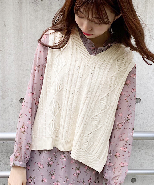 apres jour（アプレジュール）の「ケーブルＶニットベスト【ZOZOTOWN限定アイテム】（ニット/セーター・レディース・ブルー/ライトグリーン/アイボリー/スモークピンク・フリー）」の11枚目の写真