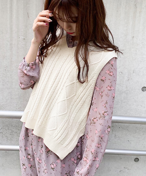 apres jour（アプレジュール）の「ケーブルＶニットベスト【ZOZOTOWN限定アイテム】（ニット/セーター・レディース・ブルー/ライトグリーン/アイボリー/スモークピンク・フリー）」の13枚目の写真