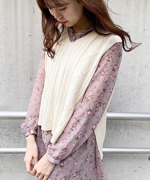 apres jour（アプレジュール）の「ケーブルＶニットベスト【ZOZOTOWN限定アイテム】（ニット/セーター・レディース・ブルー/ライトグリーン/アイボリー/スモークピンク・フリー）」の14枚目の写真