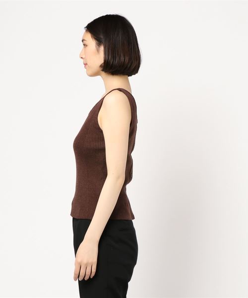 PAGEBOY（ページボーイ）の「スクエアニットタンク（タンクトップ・レディース・ブラック/ダークブラウン/ベージュ/アイボリー・FREE）」の5枚目の写真