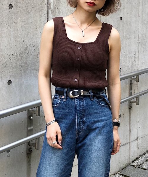 PAGEBOY（ページボーイ）の「スクエアニットタンク（タンクトップ・レディース・ブラック/ダークブラウン/ベージュ/アイボリー・FREE）」の2枚目の写真