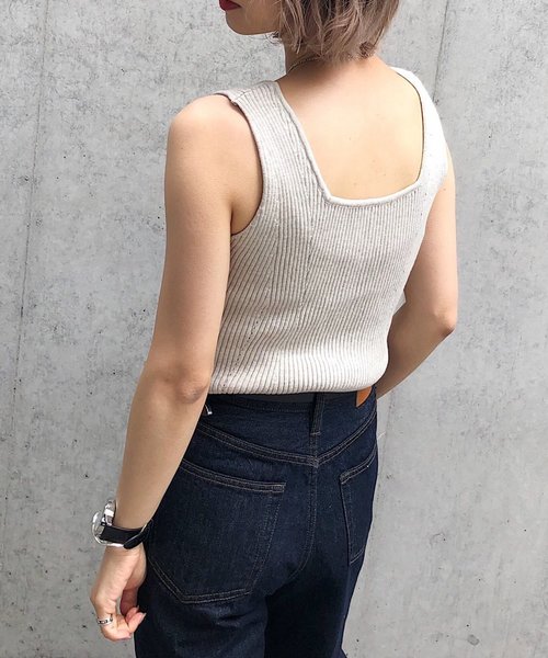 PAGEBOY（ページボーイ）の「スクエアニットタンク（タンクトップ・レディース・ブラック/ダークブラウン/ベージュ/アイボリー・FREE）」の4枚目の写真