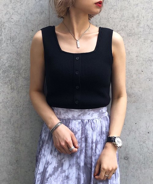 PAGEBOY（ページボーイ）の「スクエアニットタンク（タンクトップ・レディース・ブラック/ダークブラウン/ベージュ/アイボリー・FREE）」の13枚目の写真