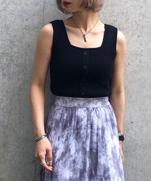 PAGEBOY（ページボーイ）の「スクエアニットタンク（タンクトップ・レディース・ブラック/ダークブラウン/ベージュ/アイボリー・FREE）」の17枚目の写真