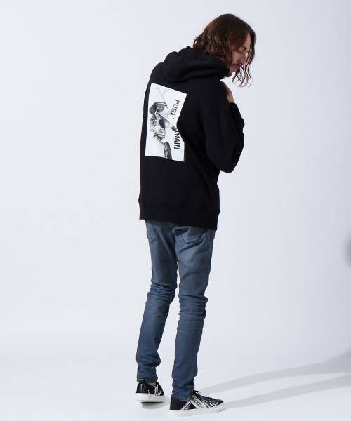 5351 POUR LES HOMMES(ゴーサンゴーイチプールオム)の「度詰め裏毛グラフィックパーカー(パーカー・メンズ・ブラック/グレー・44/46/48/50)」の4枚目の写真