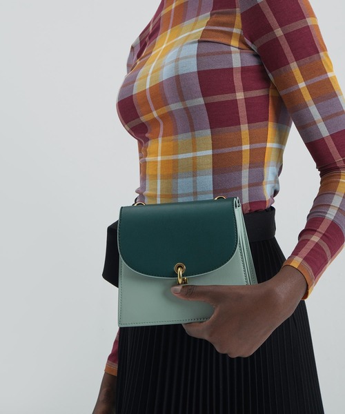 CHARLES & KEITH（チャールズ & キース）の「ミニトラペーズ クロスボディバッグ / Mini Trapeze