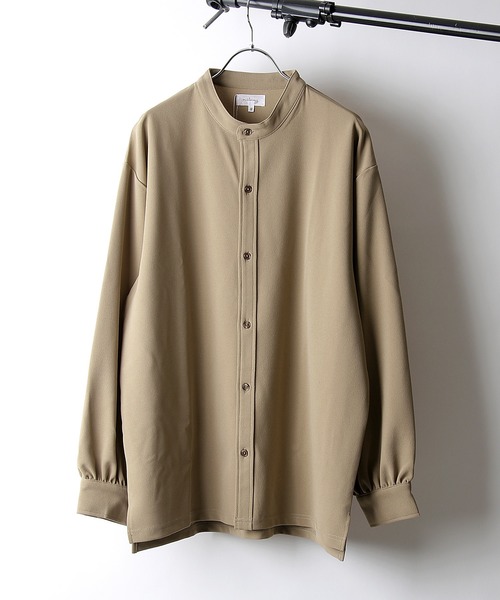 NILWAY(ニルウェイ)の「梨地ボリュームスリーブバンドカラーシャツ(シャツ/ブラウス・メンズ・ブラック/ベージュ/ネイビー/ブラウン/グレー・MEDIUM/LARGE)」の4枚目の写真