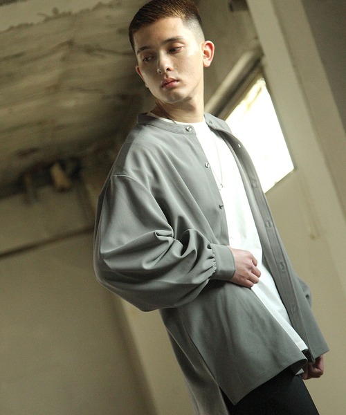 NILWAY(ニルウェイ)の「梨地ボリュームスリーブバンドカラーシャツ(シャツ/ブラウス・メンズ・ブラック/ベージュ/ネイビー/ブラウン/グレー・MEDIUM/LARGE)」の3枚目の写真