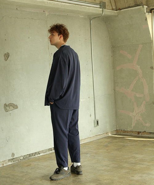 NILWAY(ニルウェイ)の「梨地ボリュームスリーブバンドカラーシャツ(シャツ/ブラウス・メンズ・ブラック/ベージュ/ネイビー/ブラウン/グレー・MEDIUM/LARGE)」の17枚目の写真