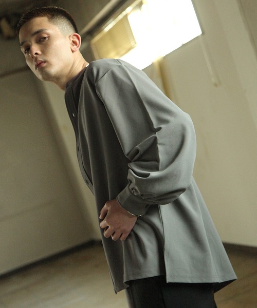 NILWAY(ニルウェイ)の「梨地ボリュームスリーブバンドカラーシャツ(シャツ/ブラウス・メンズ・ブラック/ベージュ/ネイビー/ブラウン/グレー・MEDIUM/LARGE)」の15枚目の写真