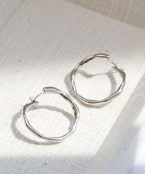 colleca la(コレカラ)の「クラフトサークルピアス(ピアス(両耳用)・レディース・シルバー/ゴールド・フリ-)」の2枚目の写真