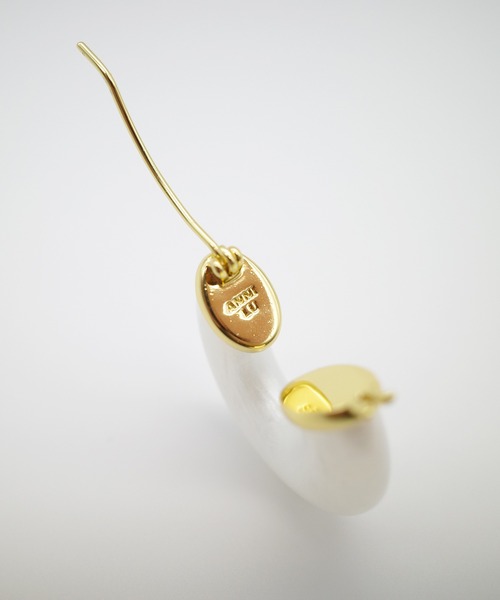 ANNI LU（アニールー）の「Cloudy Bay - White Shell Hoop /ピアス（ピアス（両耳用）・レディース・ゴールド・FREE）」の7枚目の写真