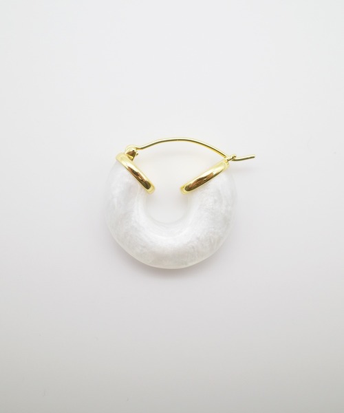 ANNI LU（アニールー）の「Cloudy Bay - White Shell Hoop /ピアス（ピアス（両耳用）・レディース・ゴールド・FREE）」の6枚目の写真