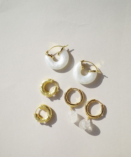 ANNI LU（アニールー）の「Cloudy Bay - White Shell Hoop /ピアス（ピアス（両耳用）・レディース・ゴールド・FREE）」の10枚目の写真